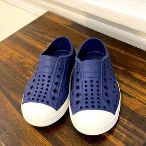 Boys navy blue Native shoes size 6
